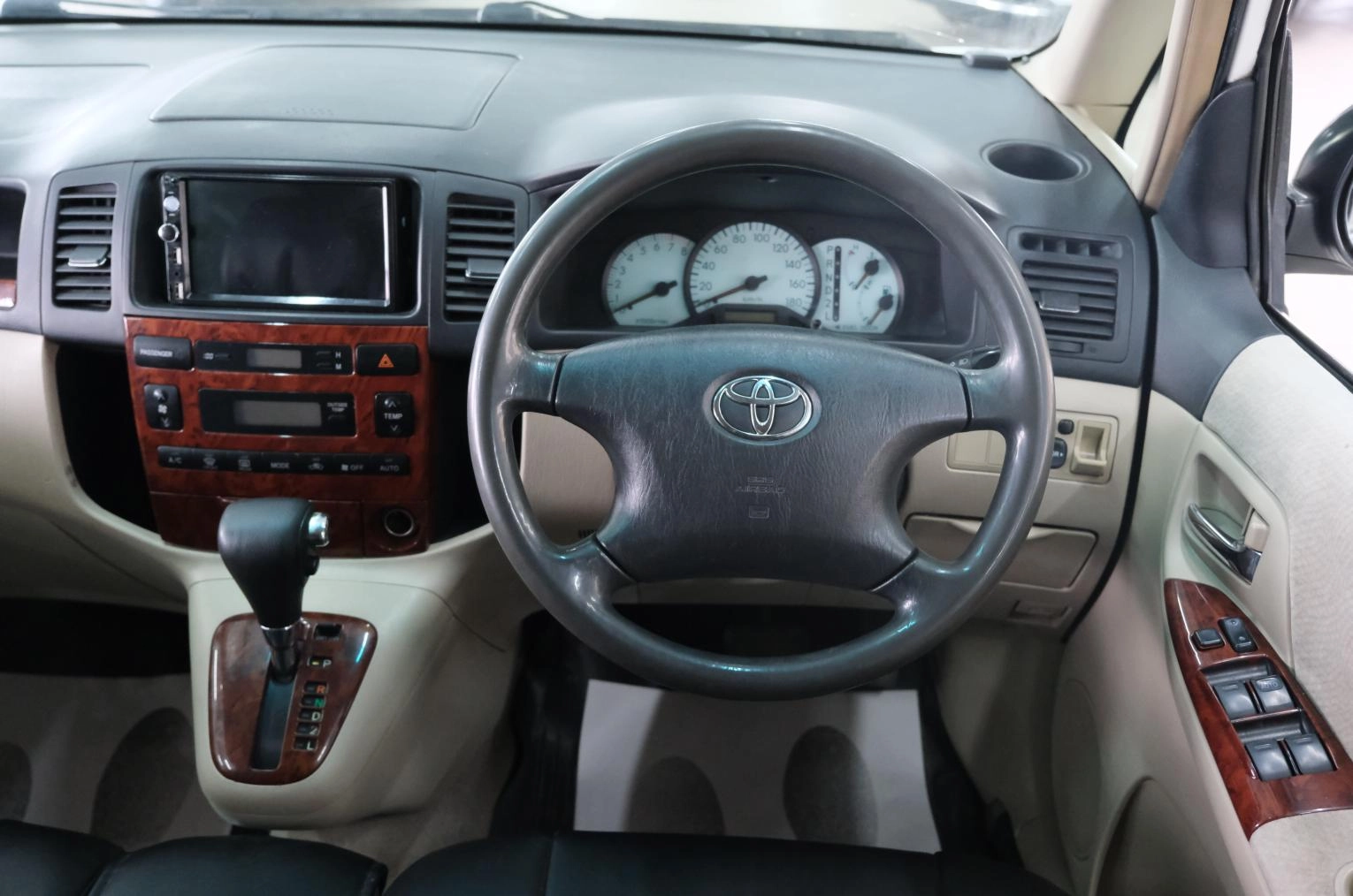 Toyota Corolla Spacio 11 из 22