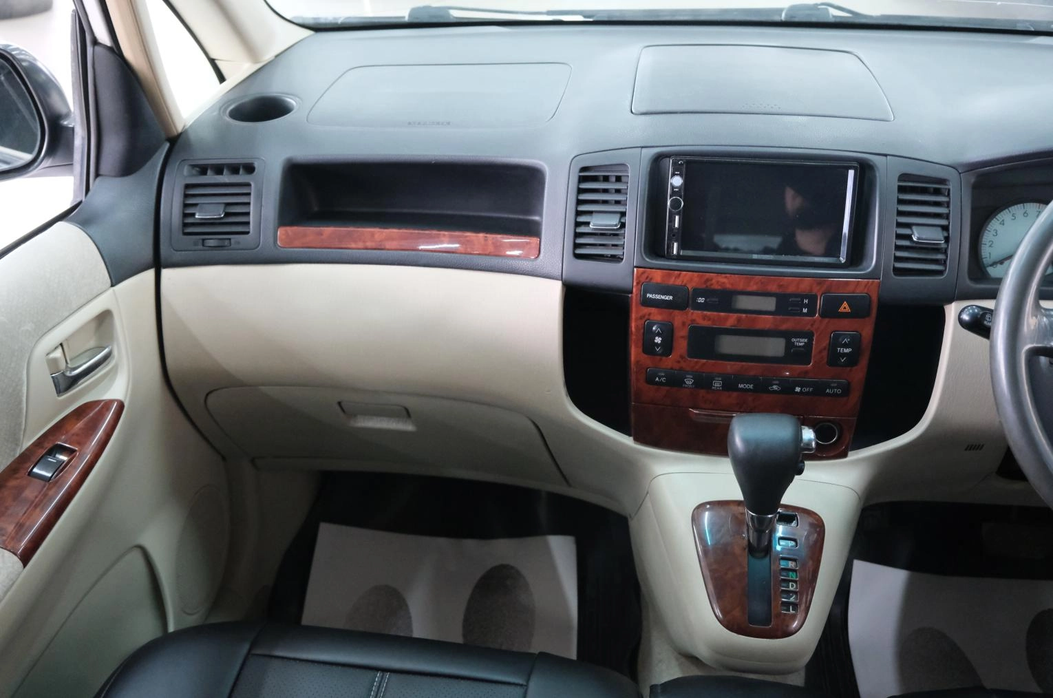 Toyota Corolla Spacio 17 из 22