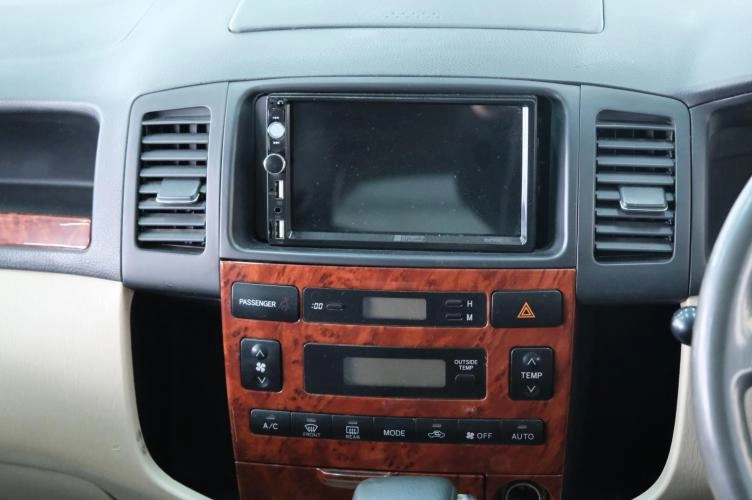 Toyota Corolla Spacio 15 из 22