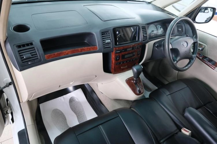 Toyota Corolla Spacio 18 из 22