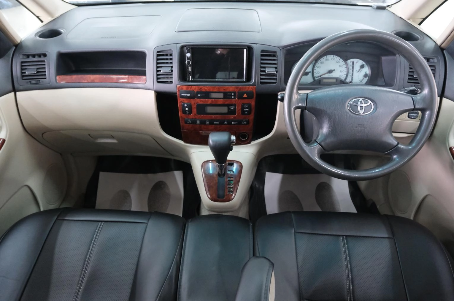 Toyota Corolla Spacio 13 из 22