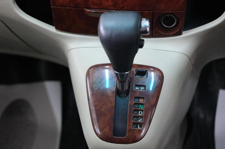 Toyota Corolla Spacio 16 из 22