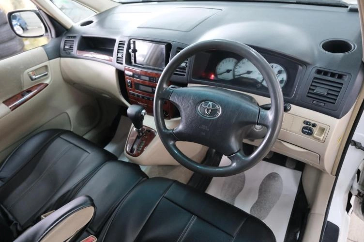 Toyota Corolla Spacio 10 из 22