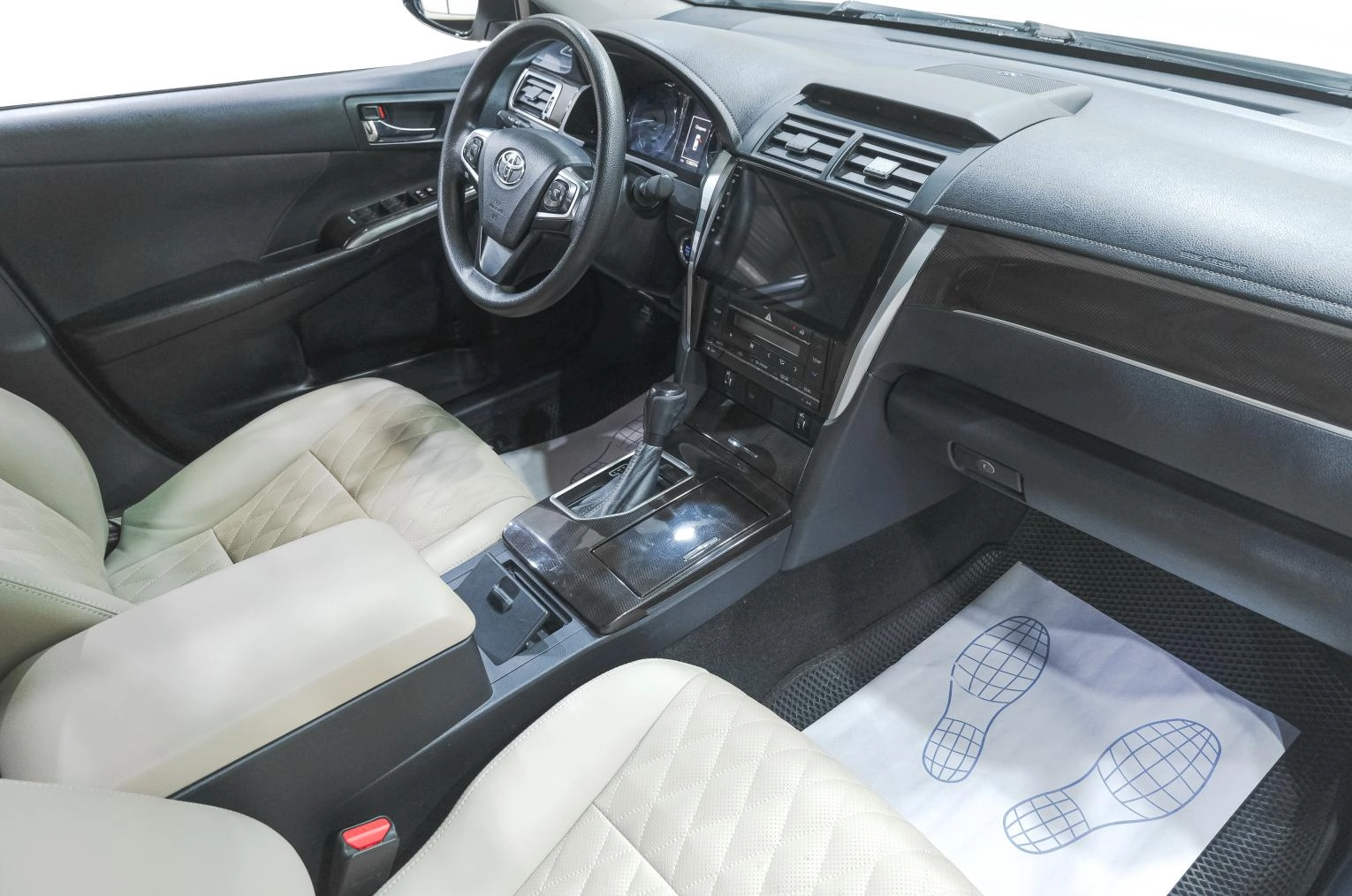 Toyota Camry 8 из 27