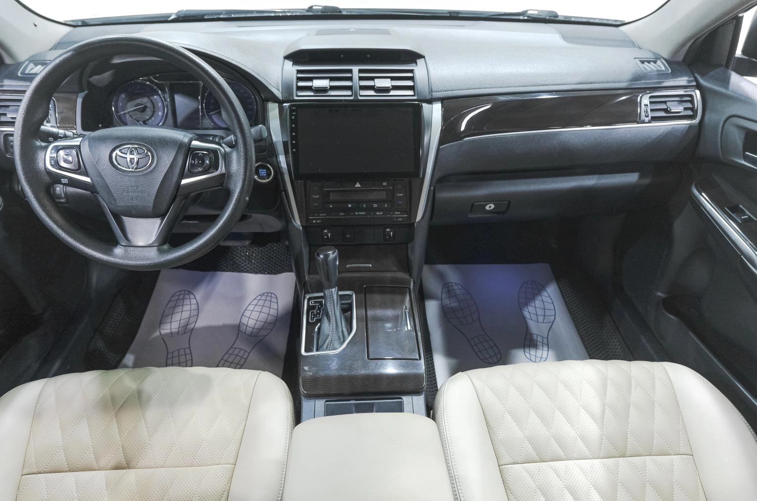 Toyota Camry 12 из 27