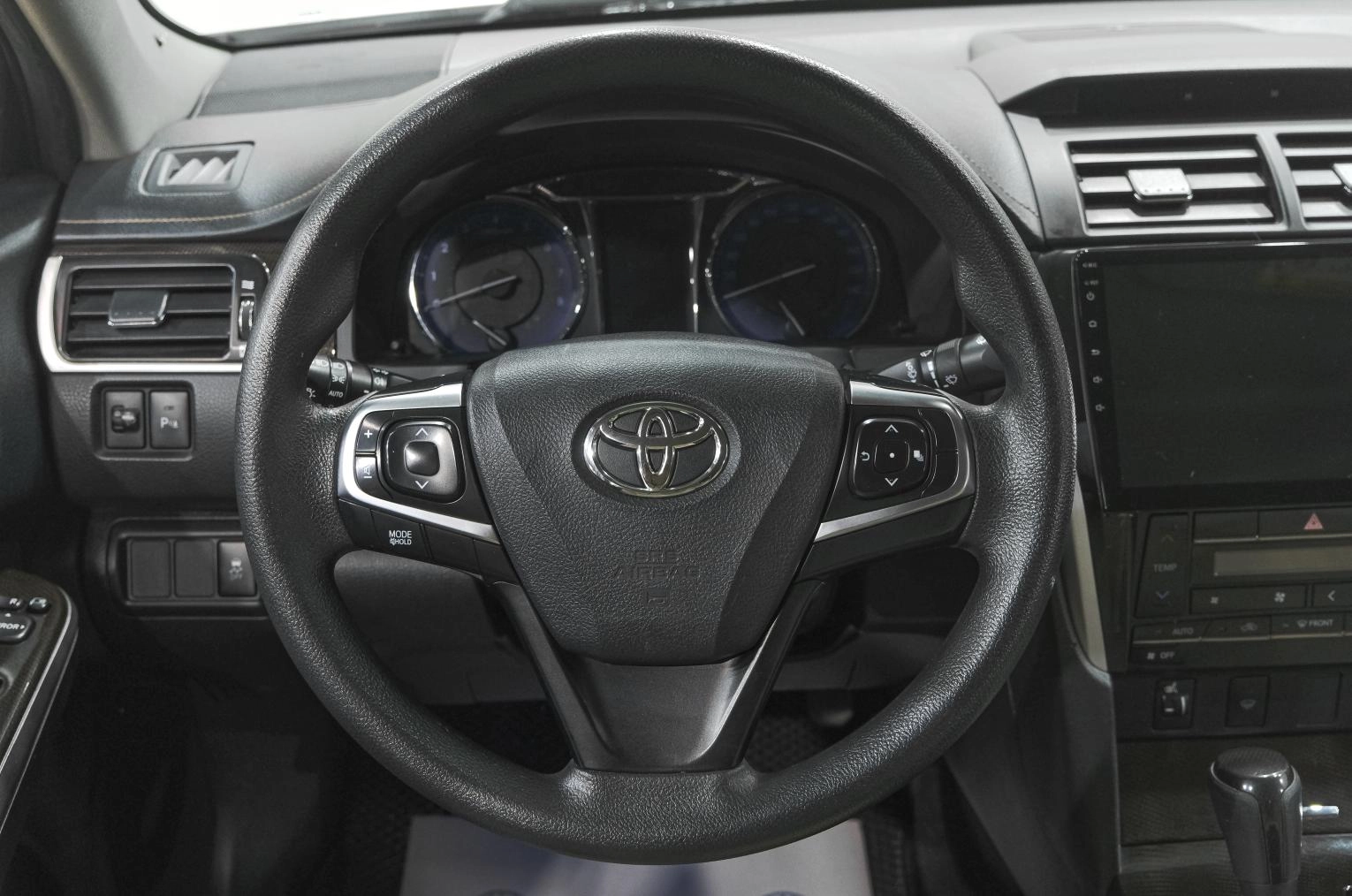Toyota Camry 13 из 27