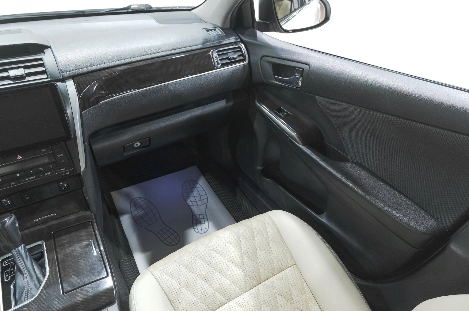 Toyota Camry 11 из 27