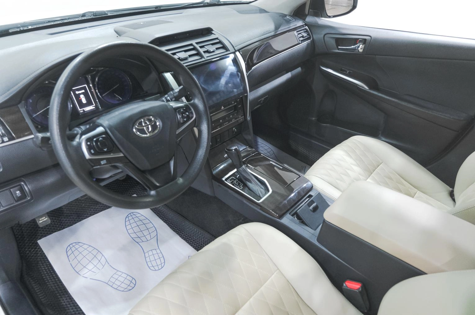 Toyota Camry 9 из 27