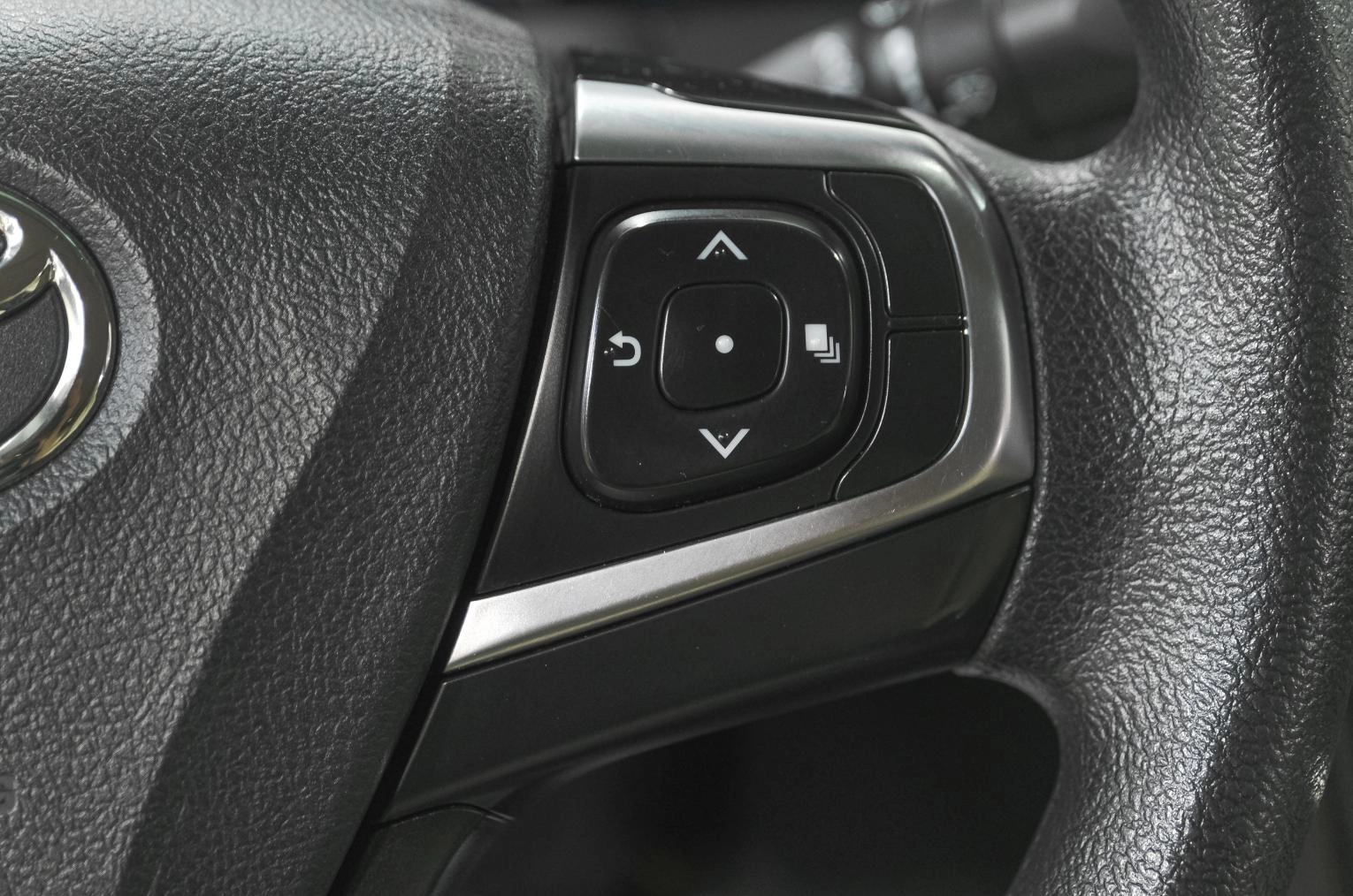 Toyota Camry 15 из 27