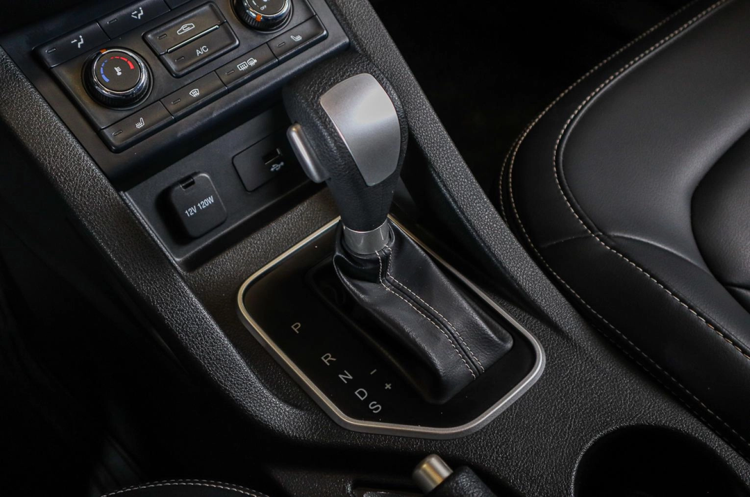 FAW Besturn X40 10 из 17