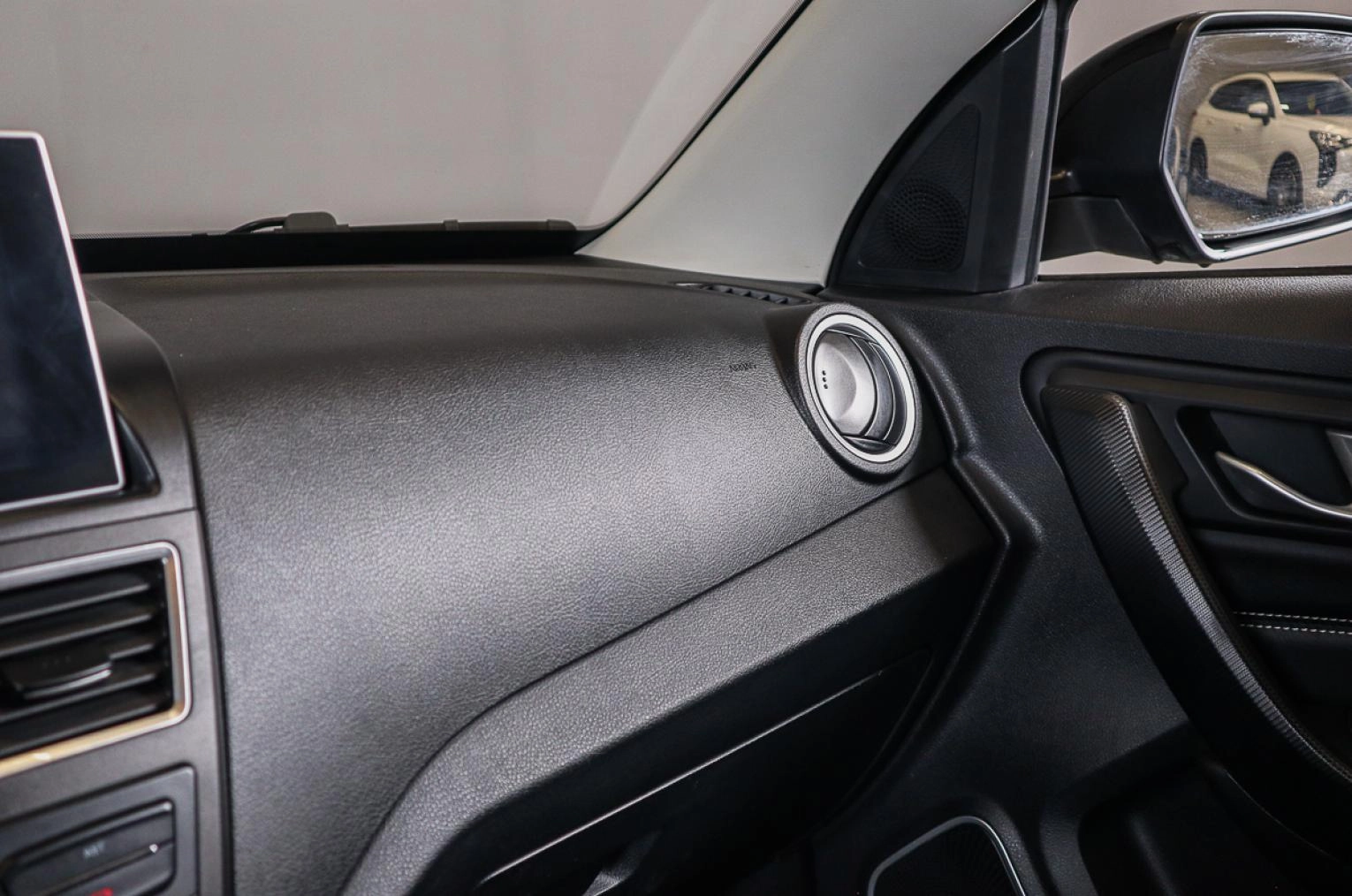 FAW Besturn X40 12 из 17