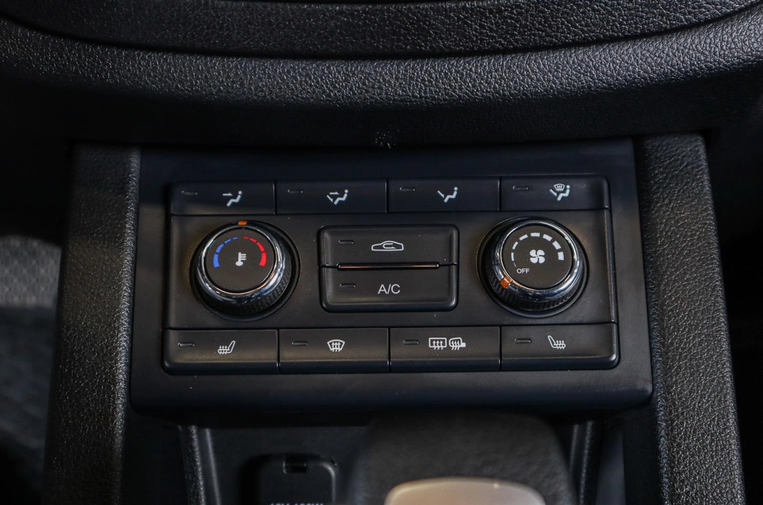 FAW Besturn X40 11 из 17