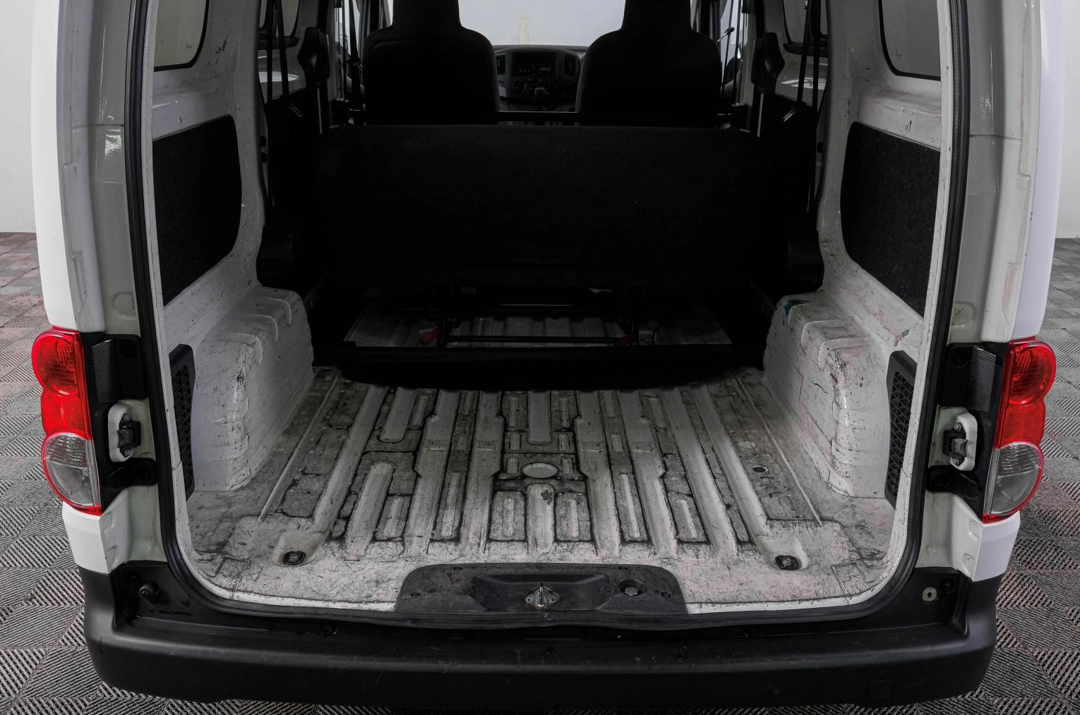 Nissan NV200 7 из 18