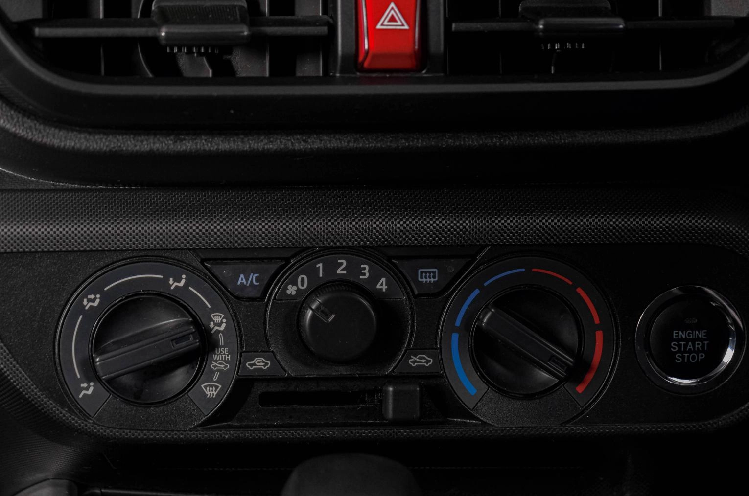 Toyota Raize 17 из 20