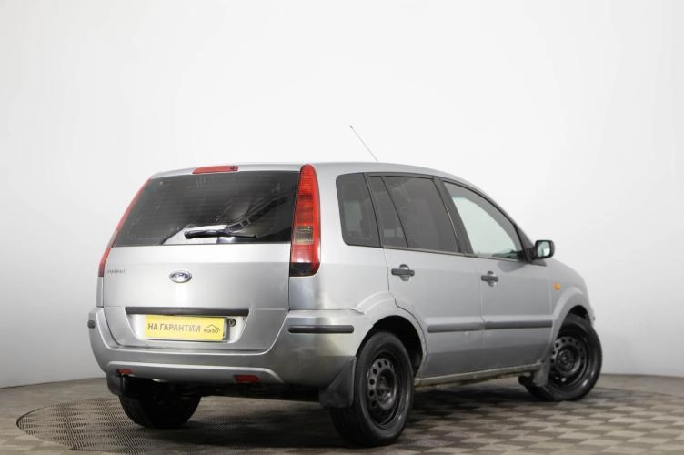 Ford Fusion 4 из 5