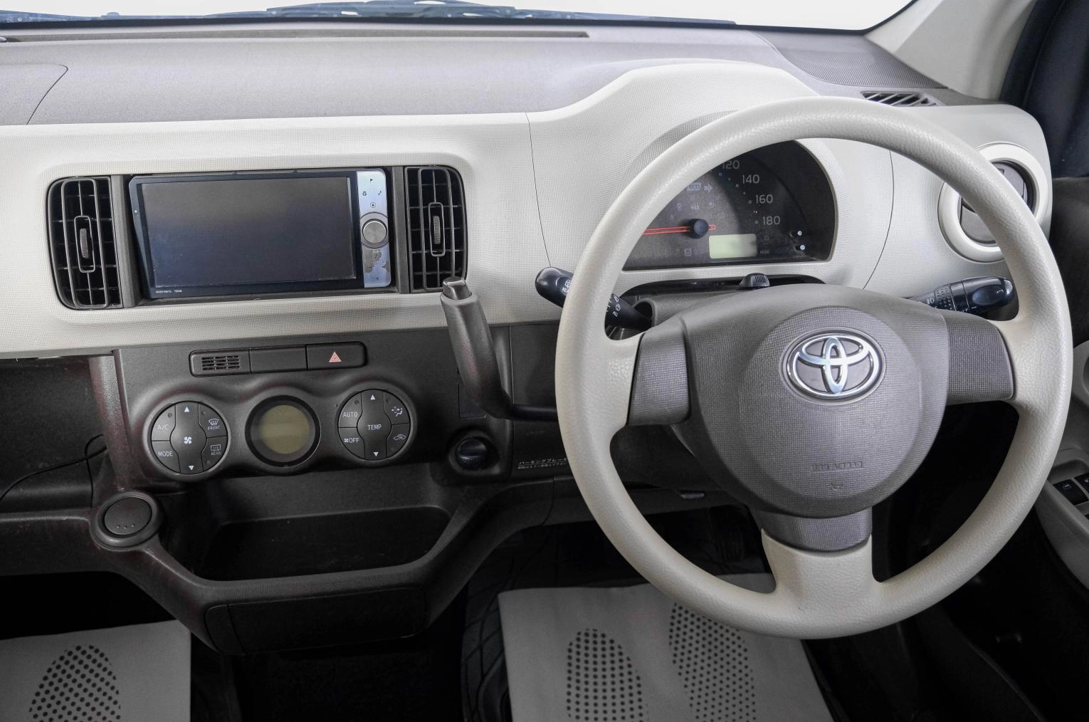Toyota Passo 14 из 18