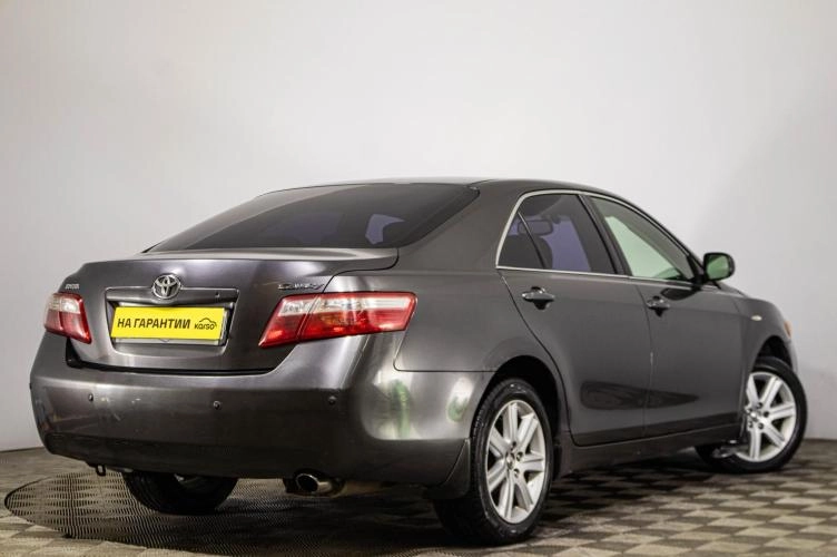 Toyota Camry 4 из 5