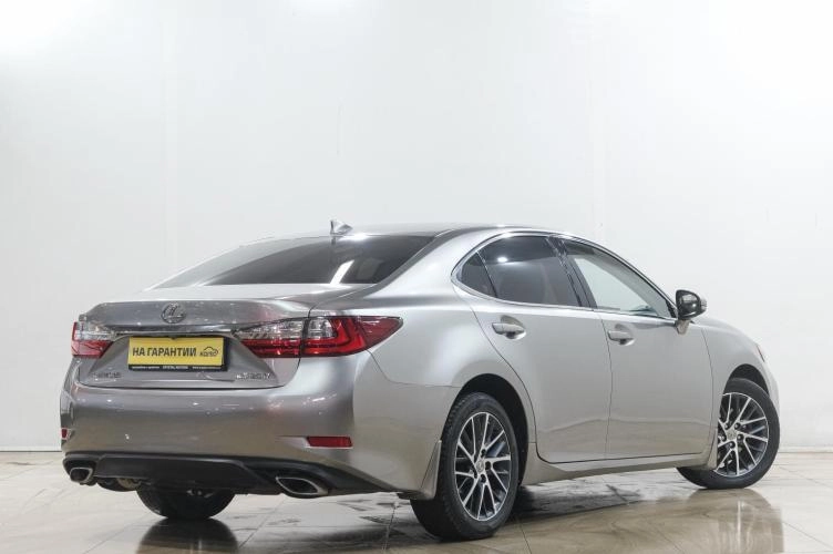 Lexus ES 6 из 6