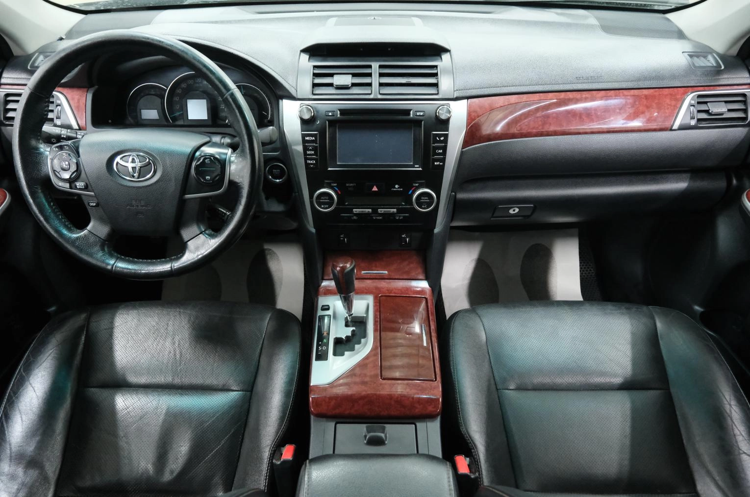 Toyota Camry 14 из 23