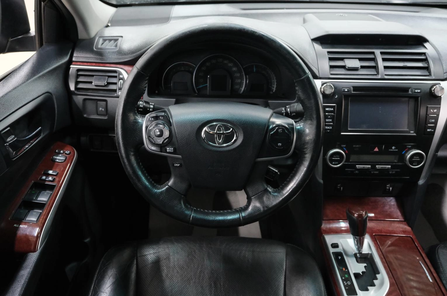 Toyota Camry 12 из 23