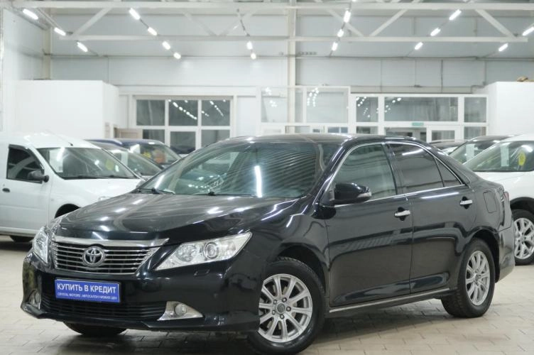 Toyota Camry 3 из 5