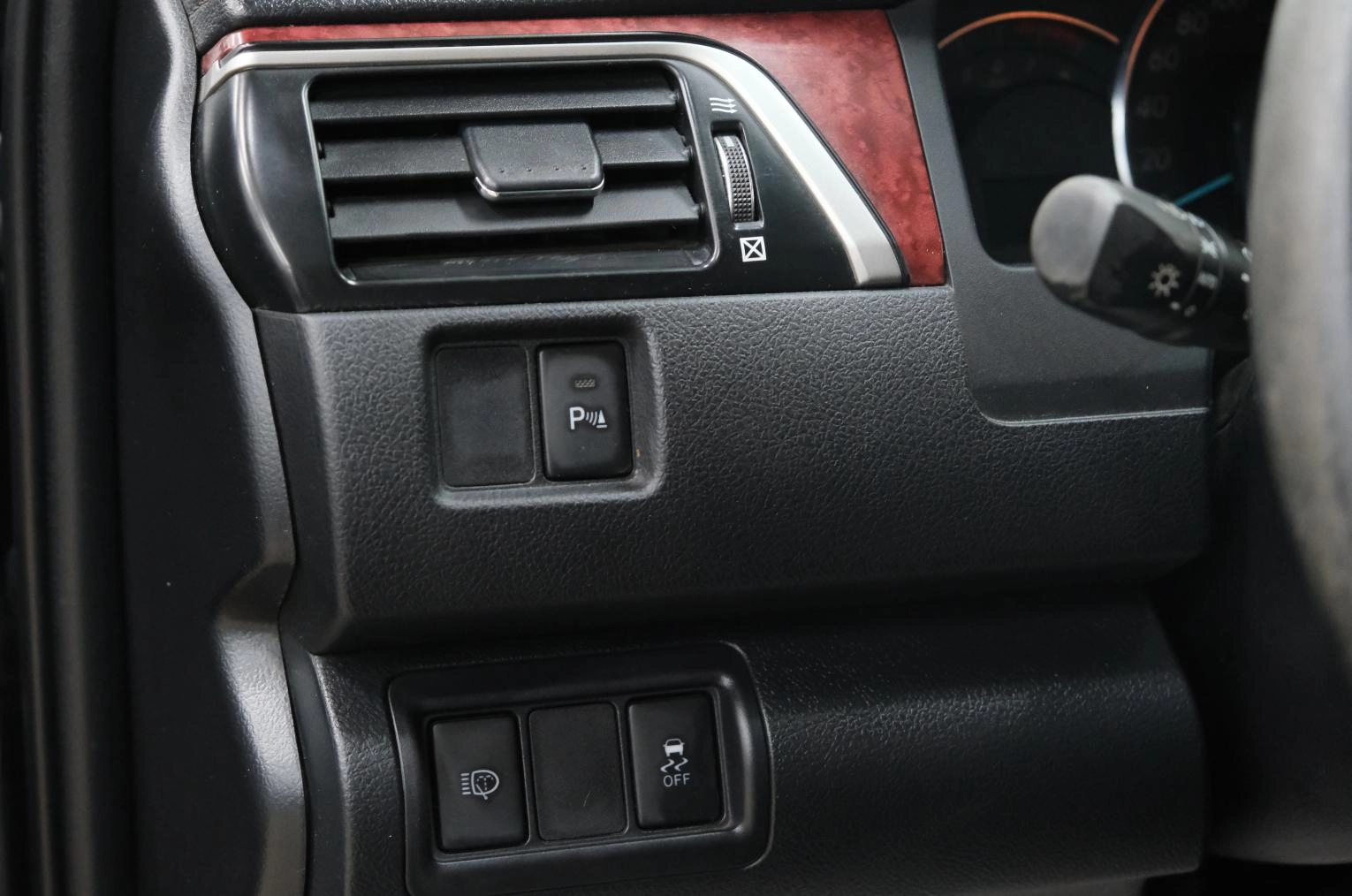 Toyota Camry 9 из 23