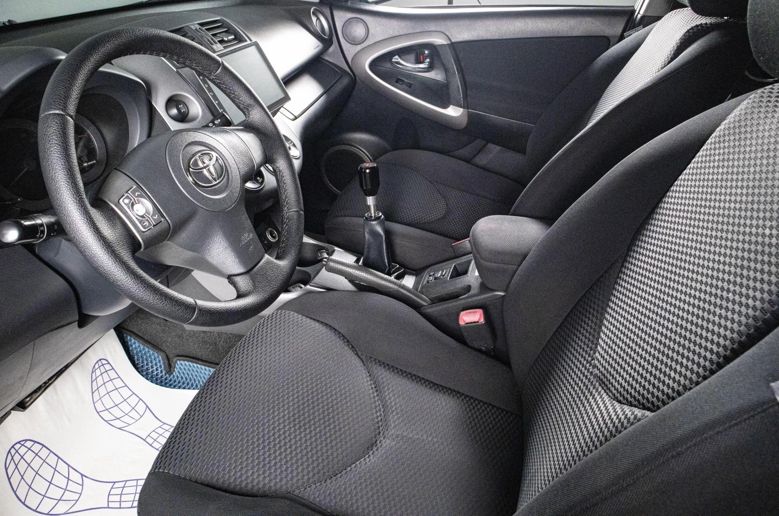 Toyota RAV4 8 из 18