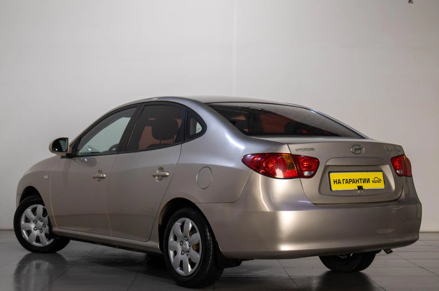 Hyundai Elantra 4 из 17