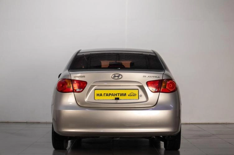 Hyundai Elantra 5 из 5