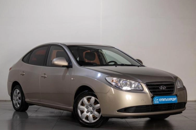 Hyundai Elantra 1 из 5