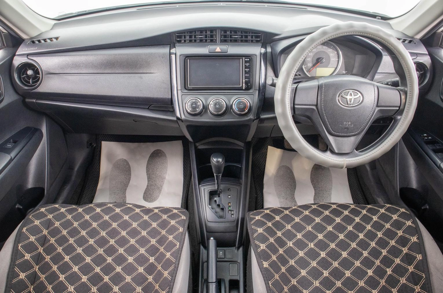 Toyota Corolla Axio 10 из 24