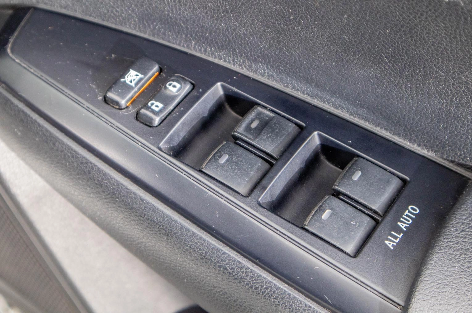 Toyota Corolla Axio 12 из 24