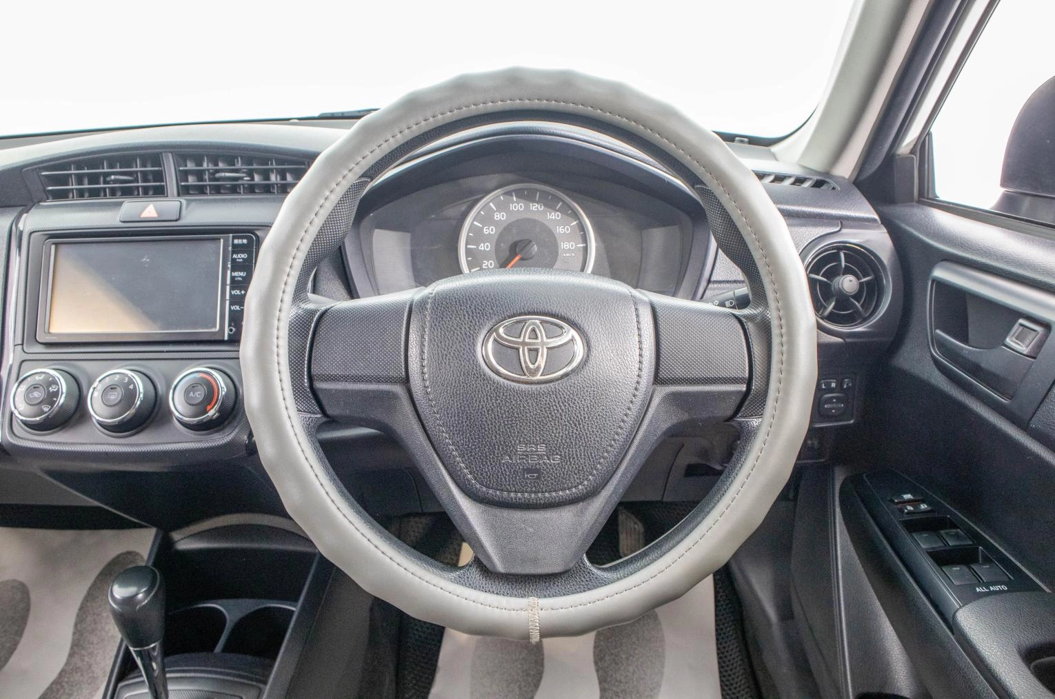 Toyota Corolla Axio 14 из 24
