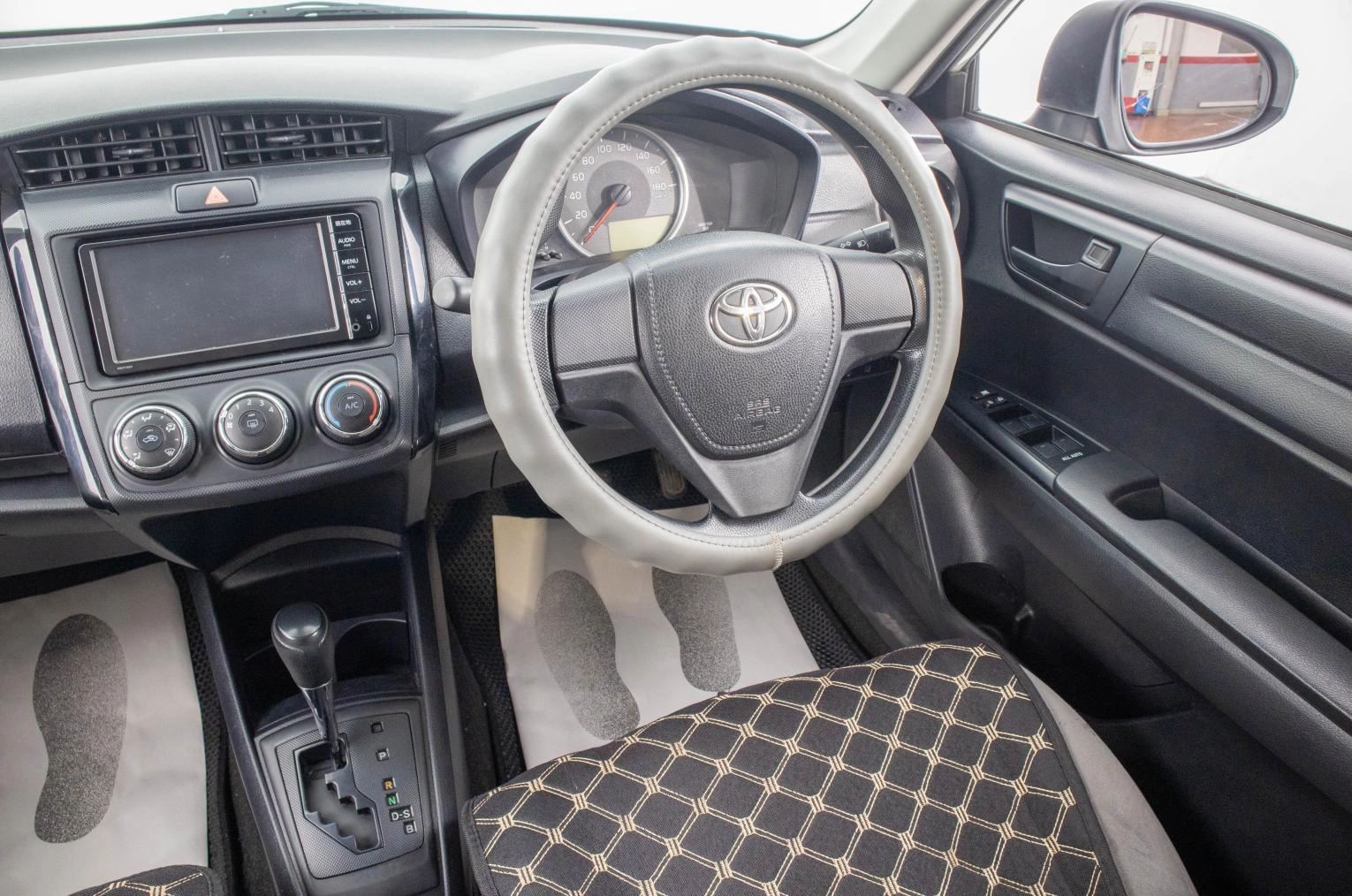 Toyota Corolla Axio 15 из 24