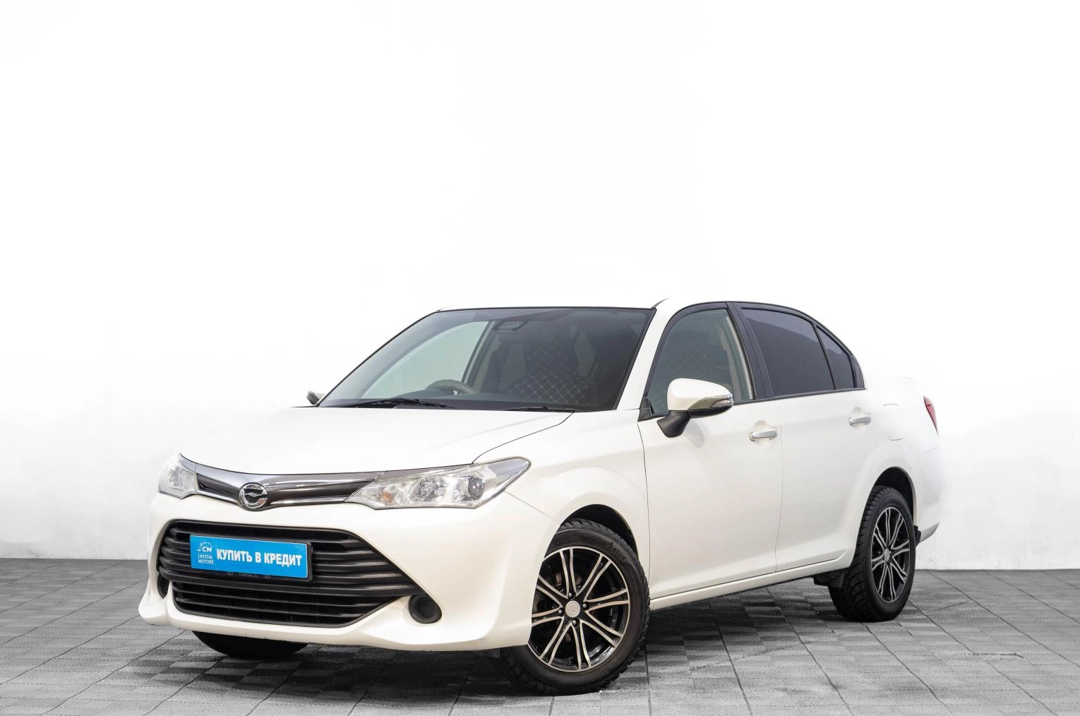 Toyota Corolla Axio 3 из 24