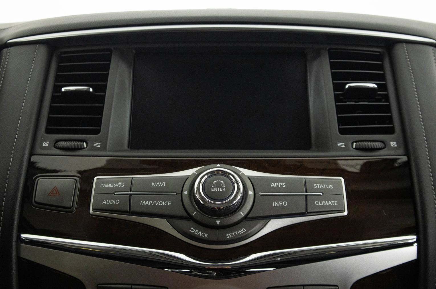 Infiniti QX80 18 из 22