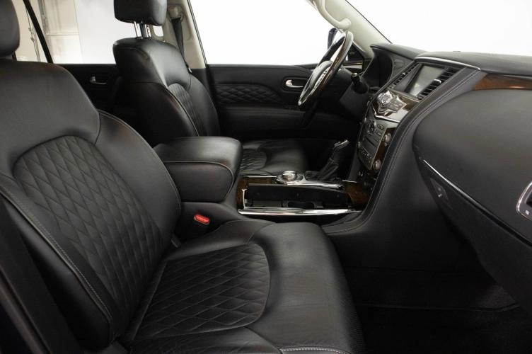 Infiniti QX80 11 из 22