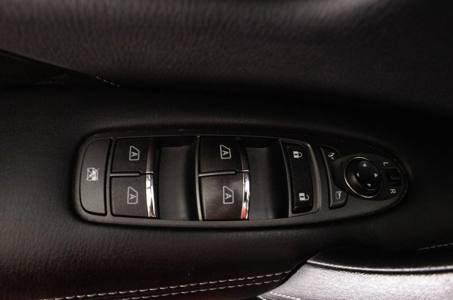 Infiniti QX80 22 из 22