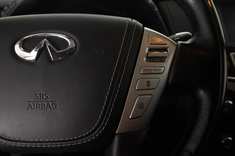 Infiniti QX80 17 из 22