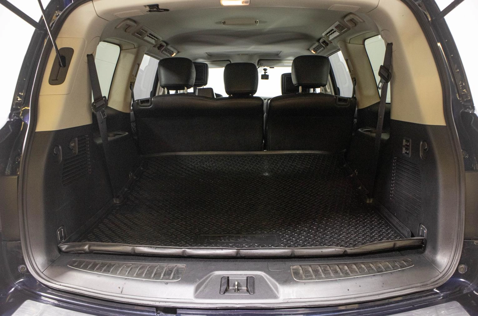 Infiniti QX80 7 из 22