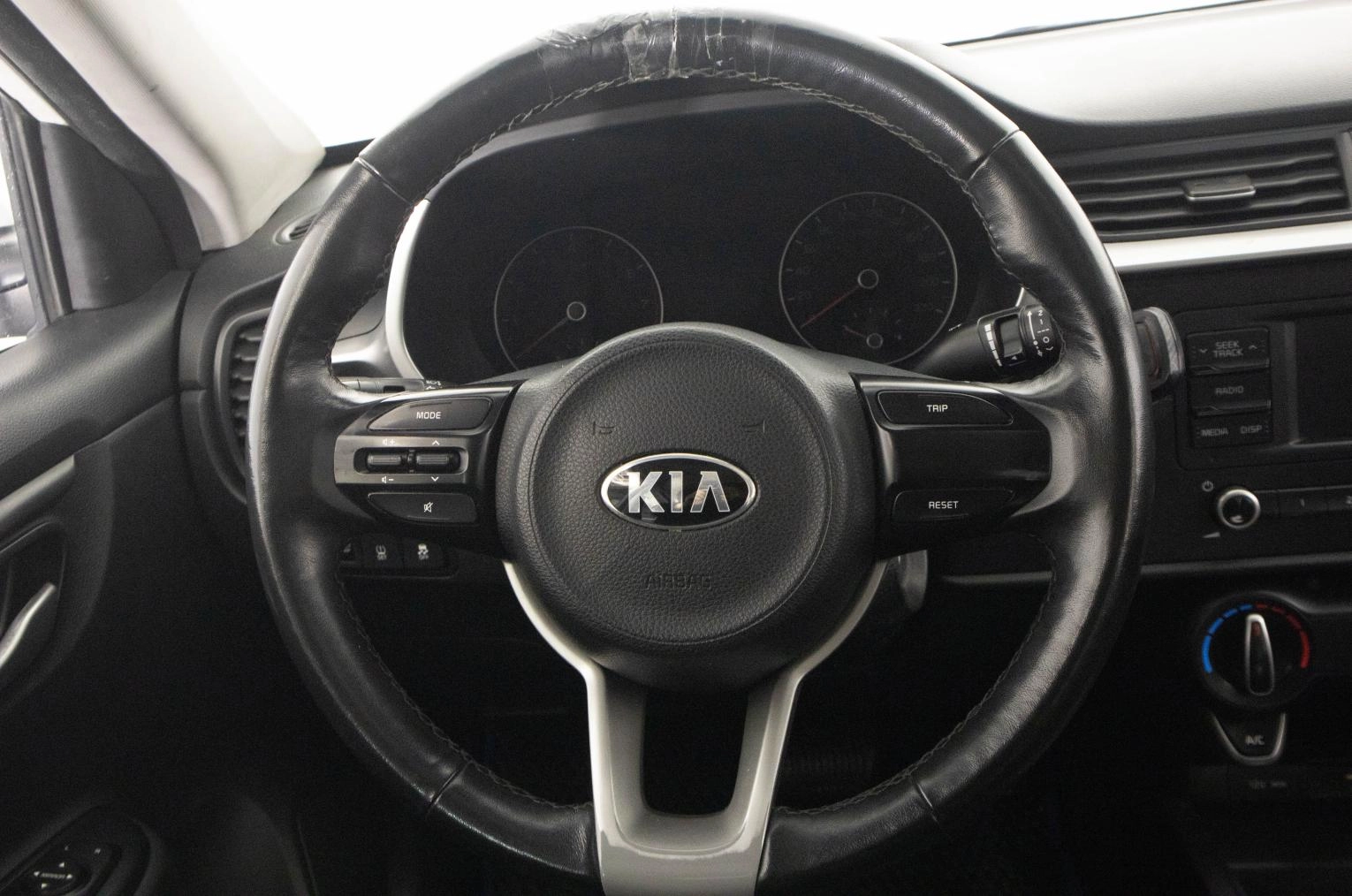 KIA Rio 15 из 23