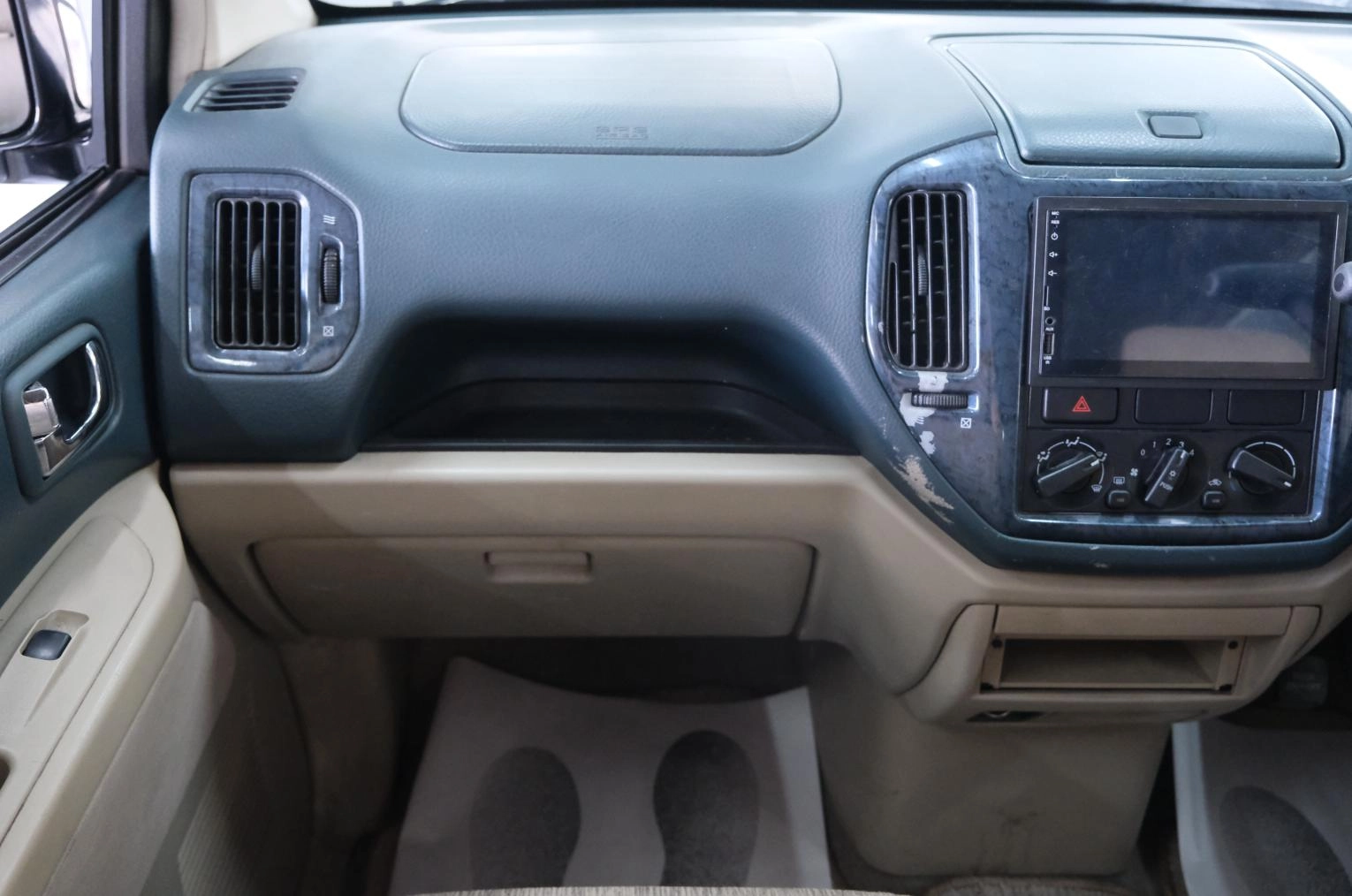 Mitsubishi Dingo 14 из 19