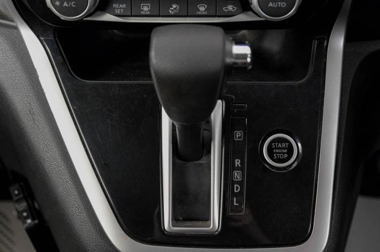 Nissan Serena 21 из 23