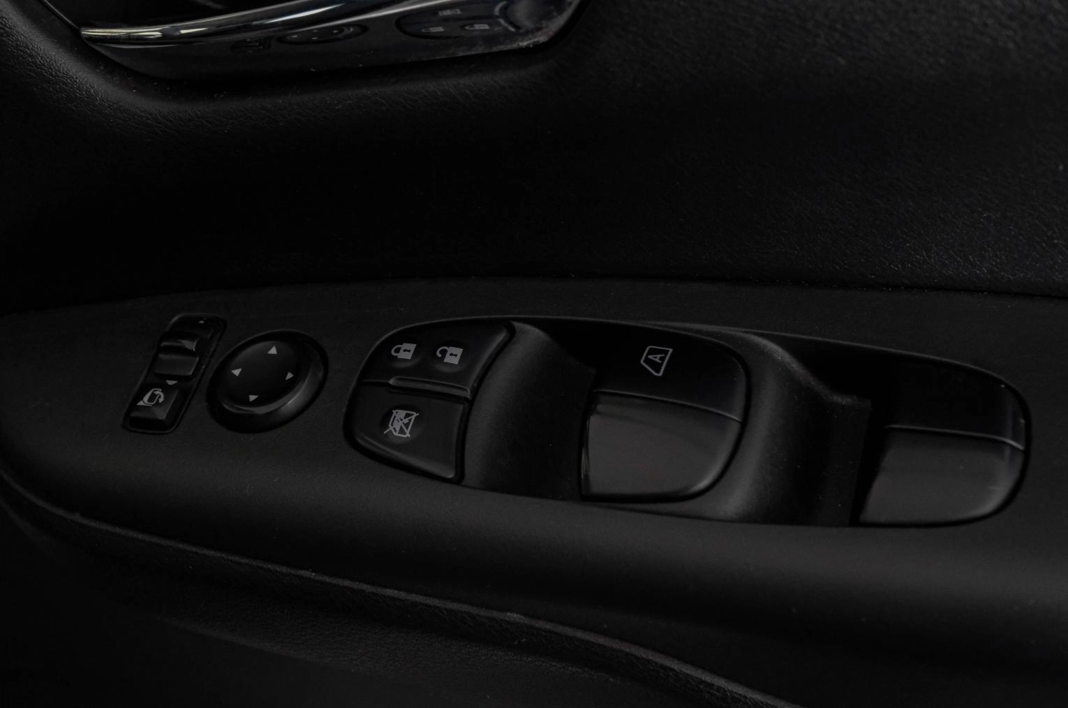 Nissan Serena 23 из 23