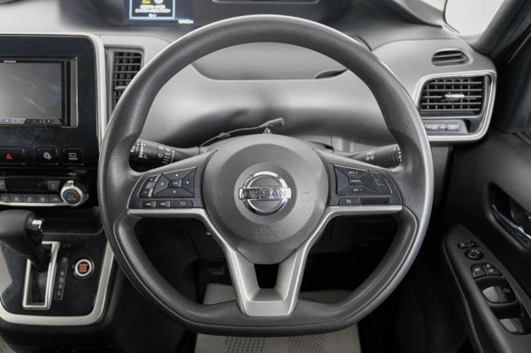 Nissan Serena 16 из 23