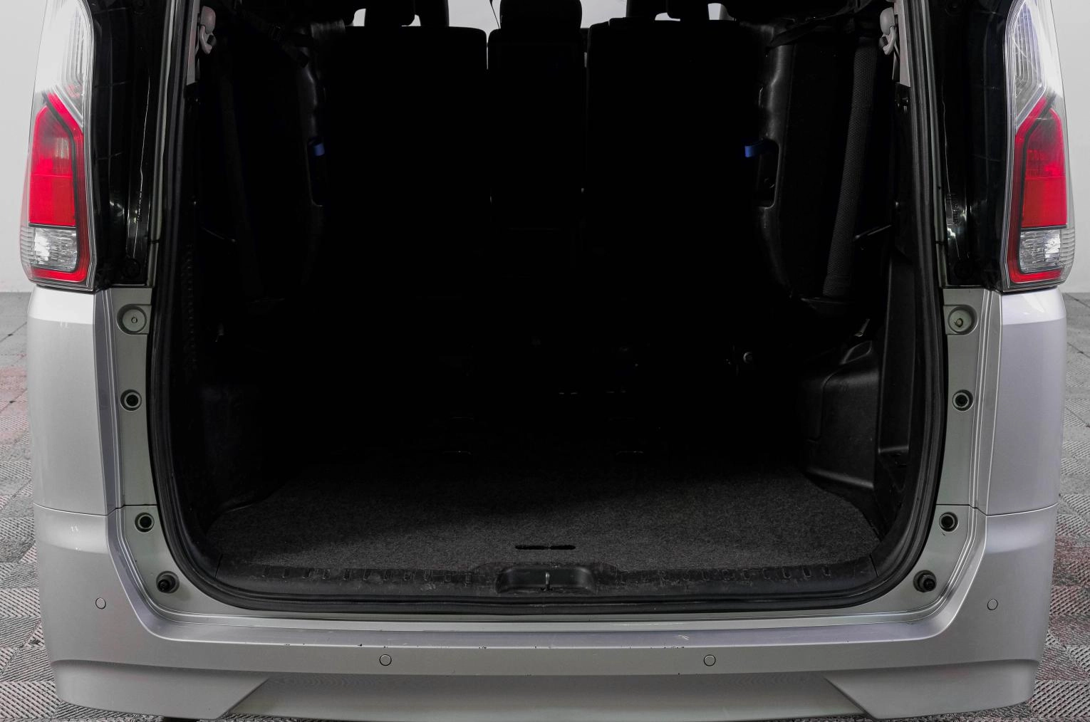 Nissan Serena 7 из 23