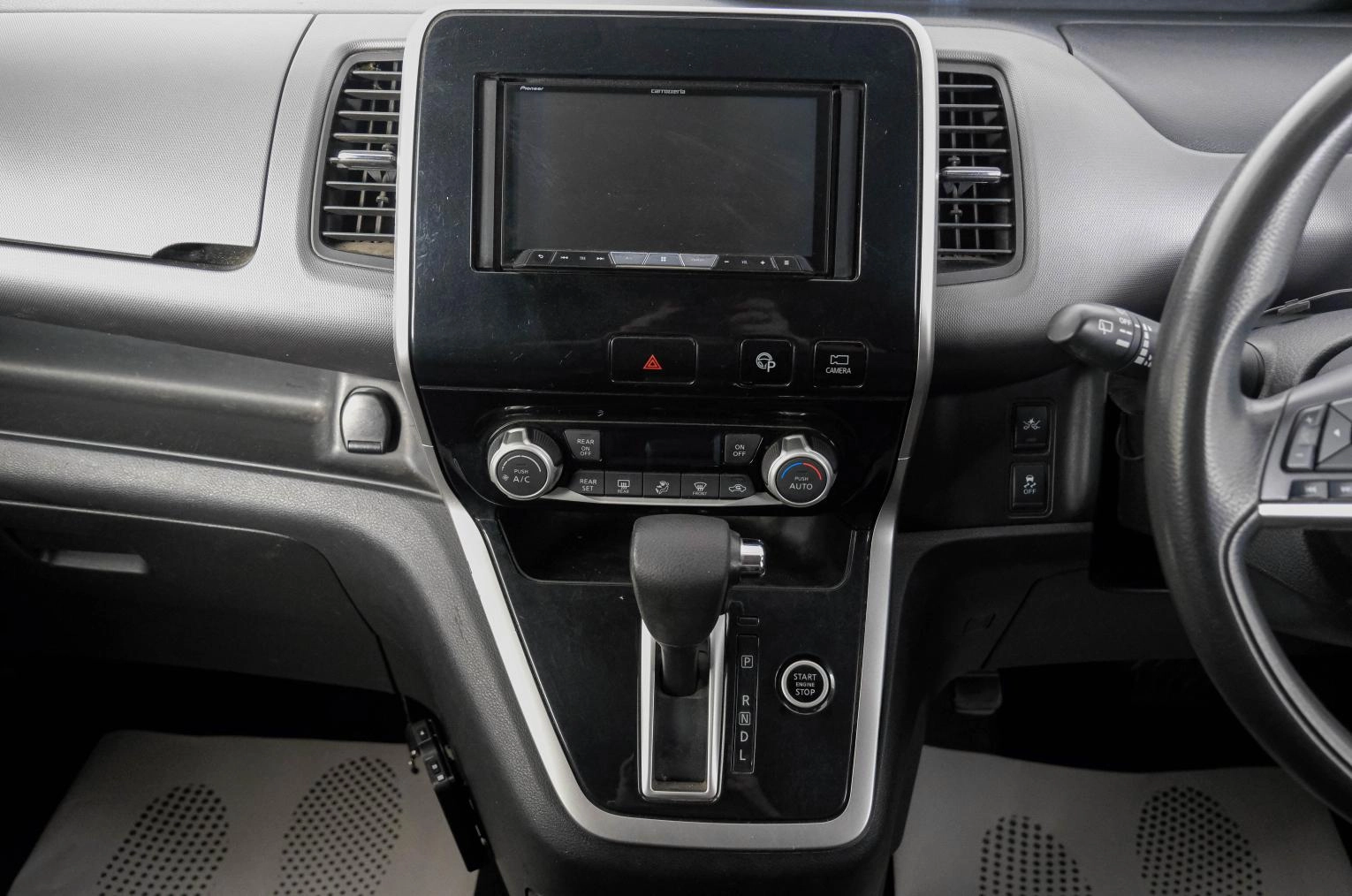 Nissan Serena 19 из 23