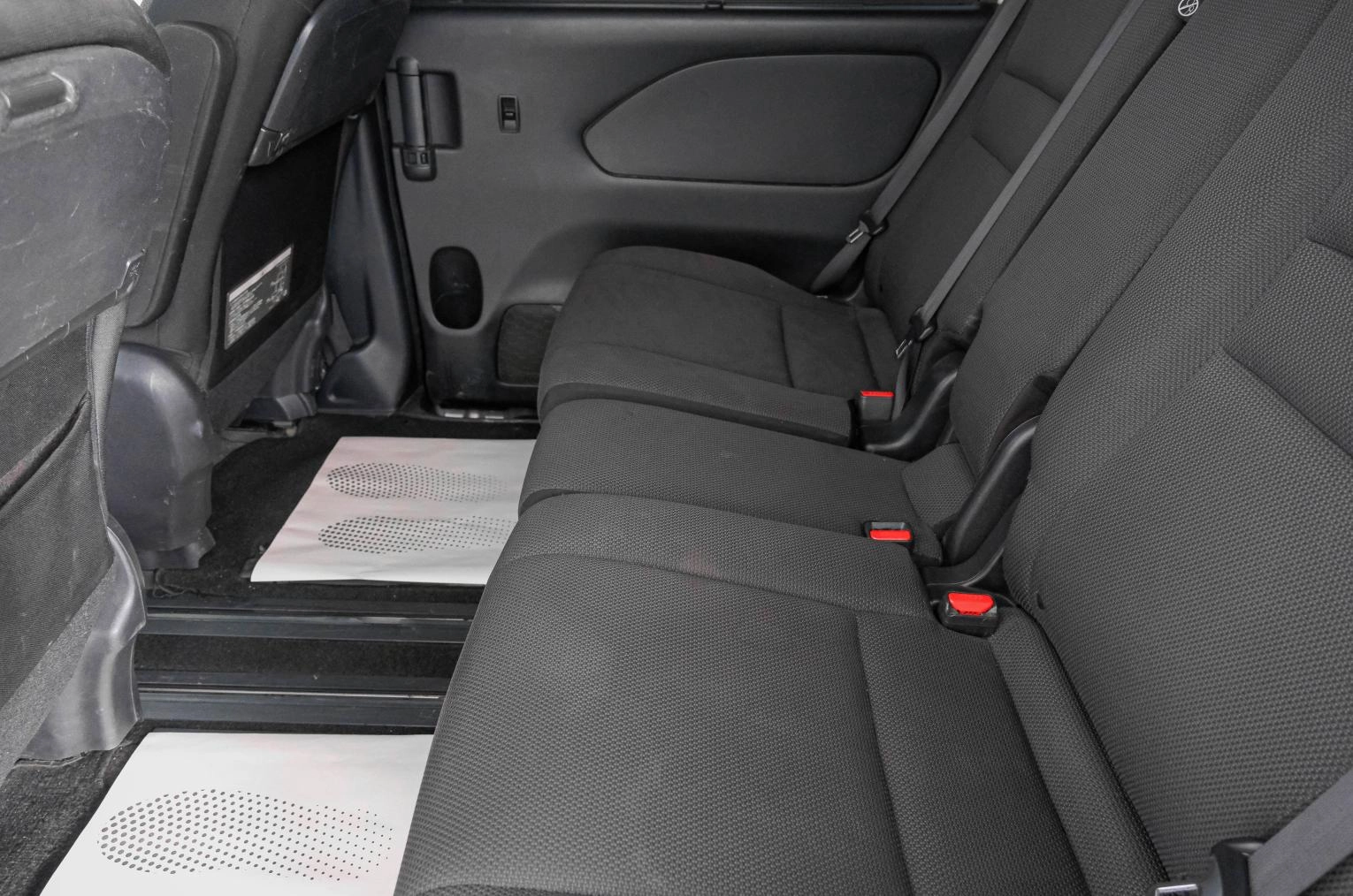 Nissan Serena 9 из 23