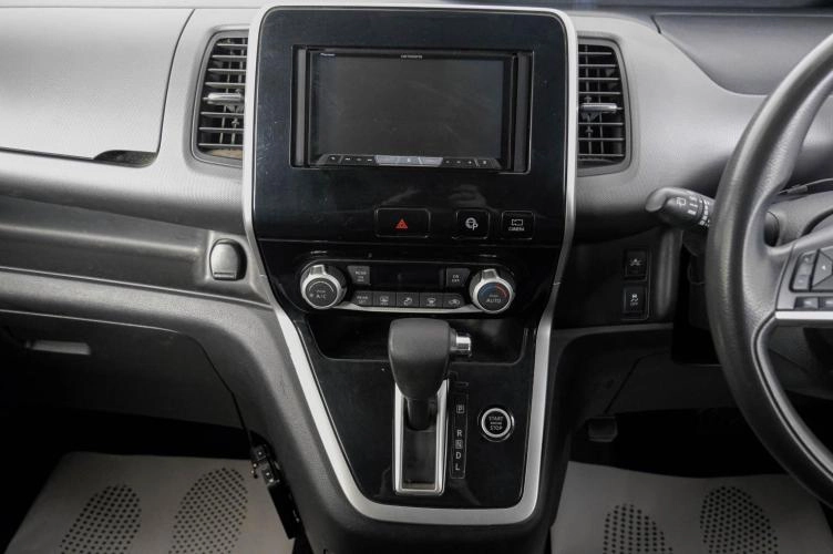 Nissan Serena 19 из 23