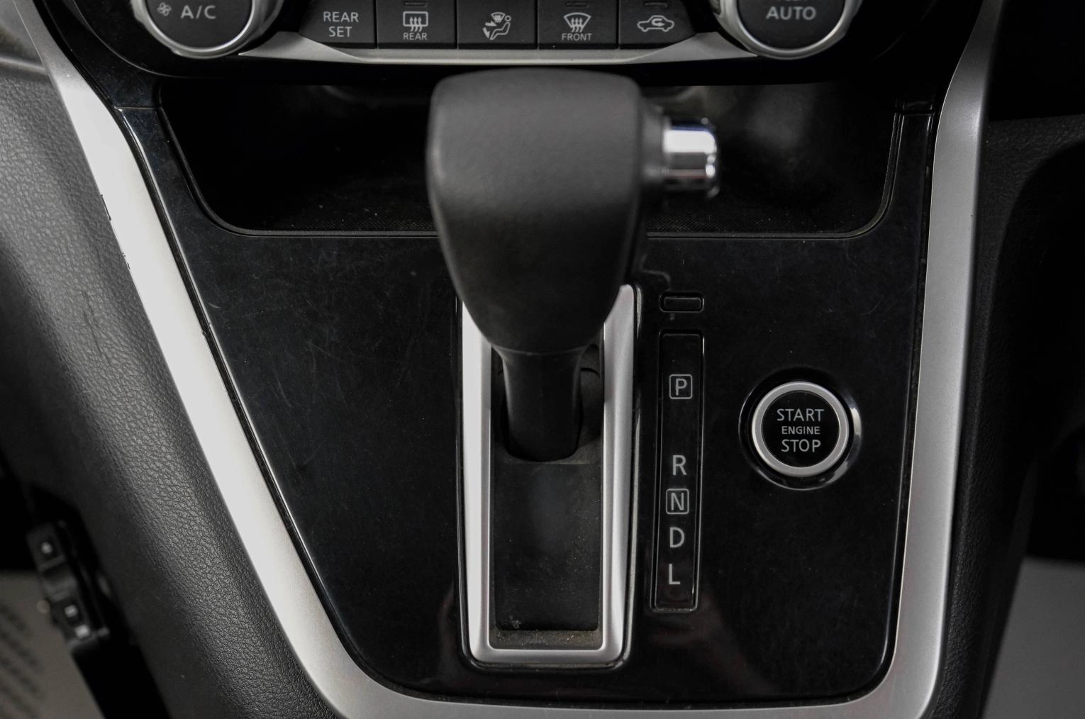 Nissan Serena 21 из 23